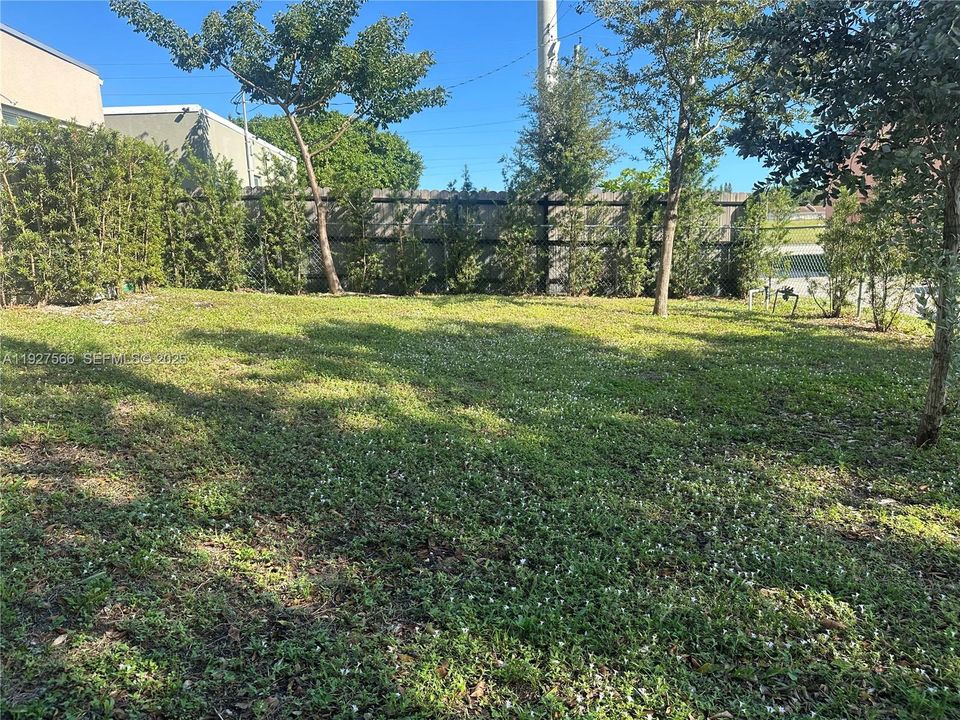 В аренду: $3,000 (3 спален, 2 ванн, 1000 Квадратных фут)