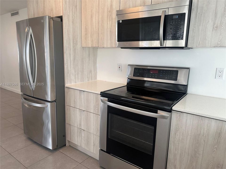 В аренду: $3,000 (3 спален, 2 ванн, 1000 Квадратных фут)