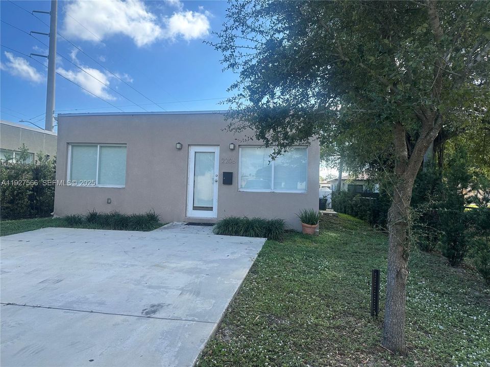 В аренду: $3,000 (3 спален, 2 ванн, 1000 Квадратных фут)