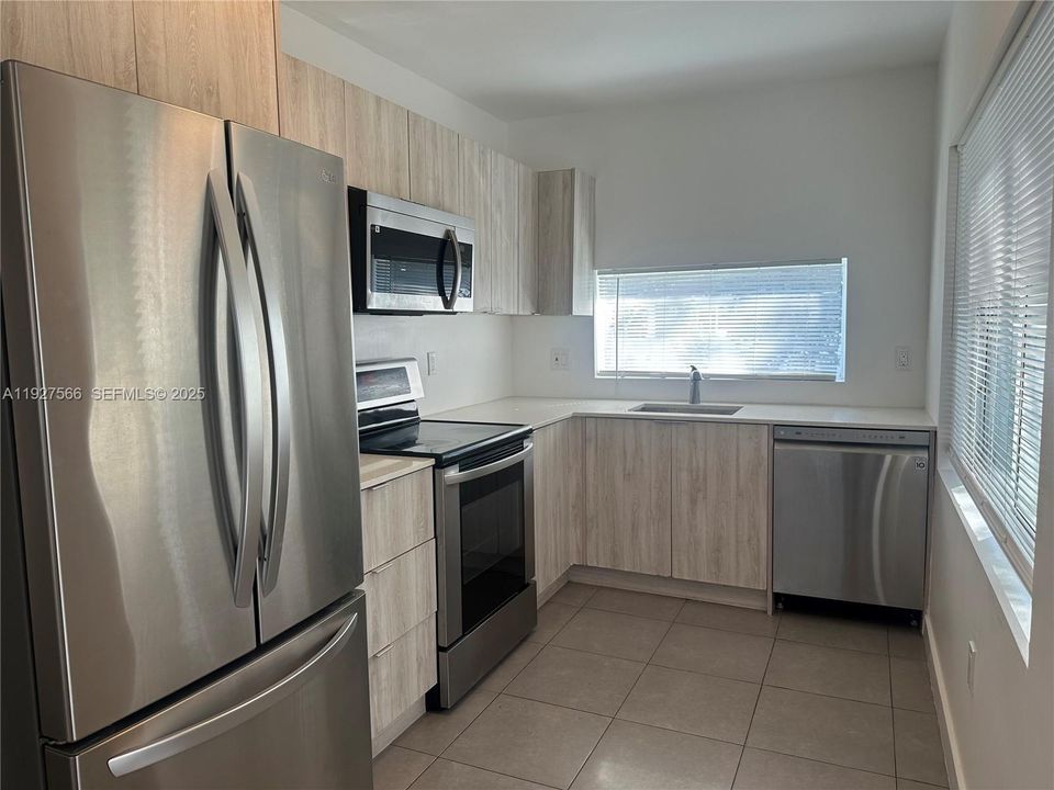 В аренду: $3,000 (3 спален, 2 ванн, 1000 Квадратных фут)