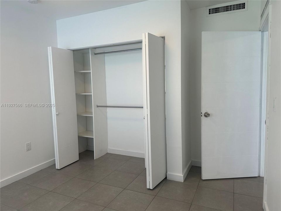 В аренду: $3,000 (3 спален, 2 ванн, 1000 Квадратных фут)