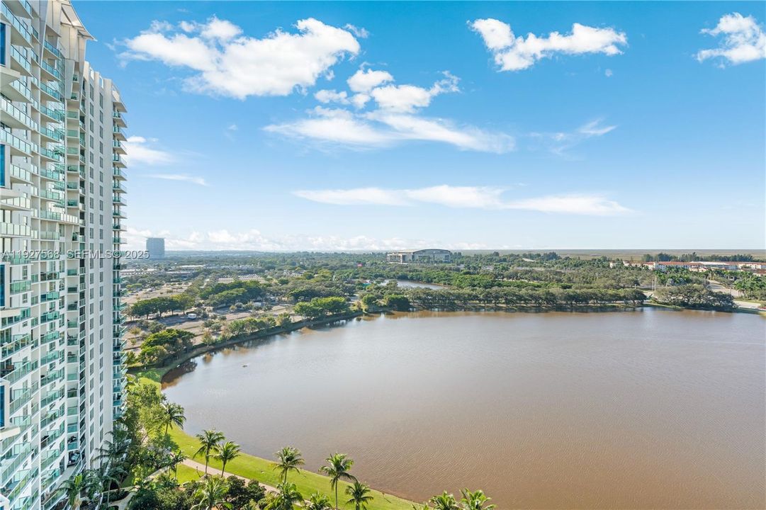 En Venta: $355,000 (2 camas, 2 baños, 1165 Pies cuadrados)