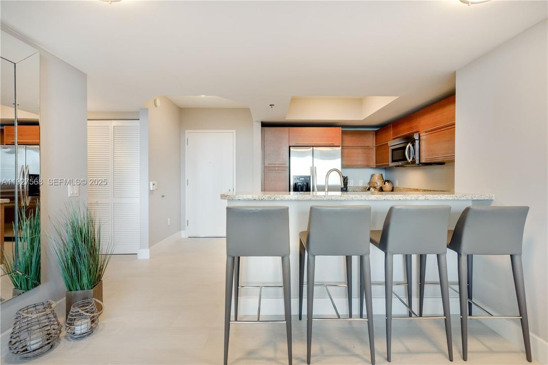 En Venta: $355,000 (2 camas, 2 baños, 1165 Pies cuadrados)