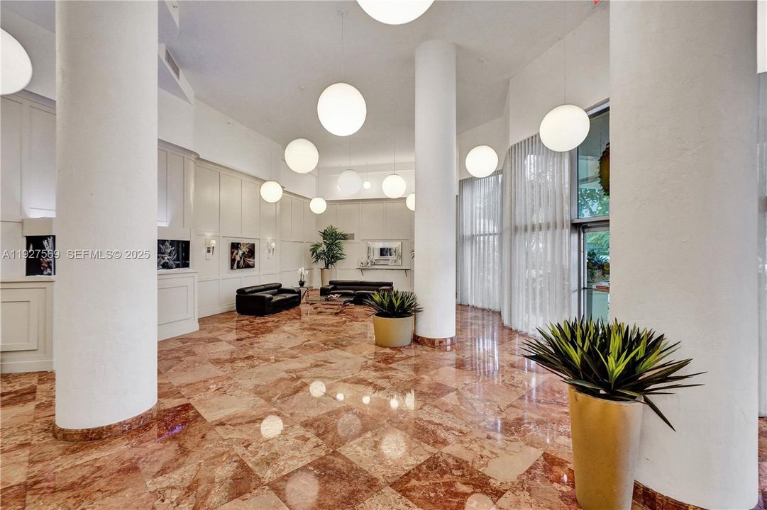 For Sale: $375,000 (2 beds, 2 baths, 1150 Square Feet)