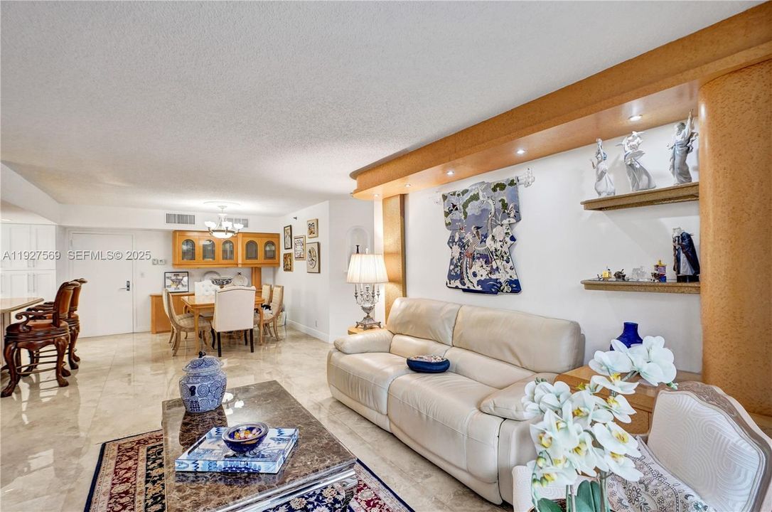 For Sale: $375,000 (2 beds, 2 baths, 1150 Square Feet)