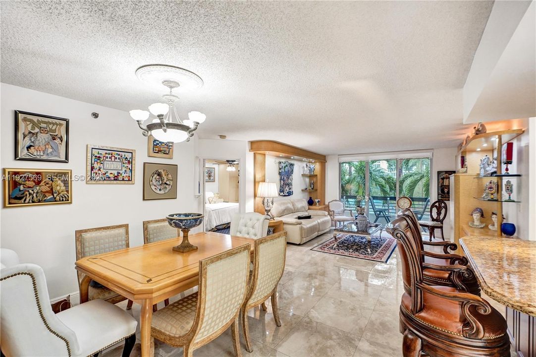 For Sale: $375,000 (2 beds, 2 baths, 1150 Square Feet)