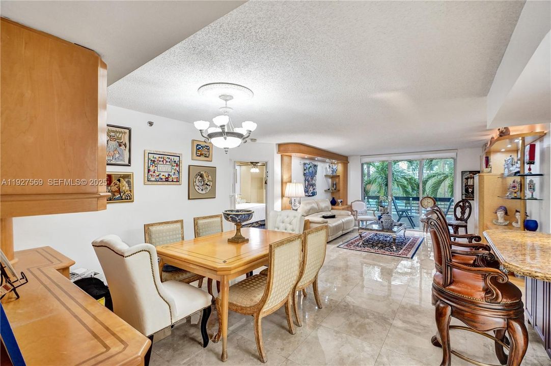 For Sale: $375,000 (2 beds, 2 baths, 1150 Square Feet)