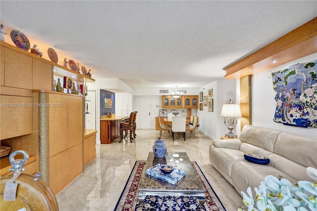 For Sale: $375,000 (2 beds, 2 baths, 1150 Square Feet)