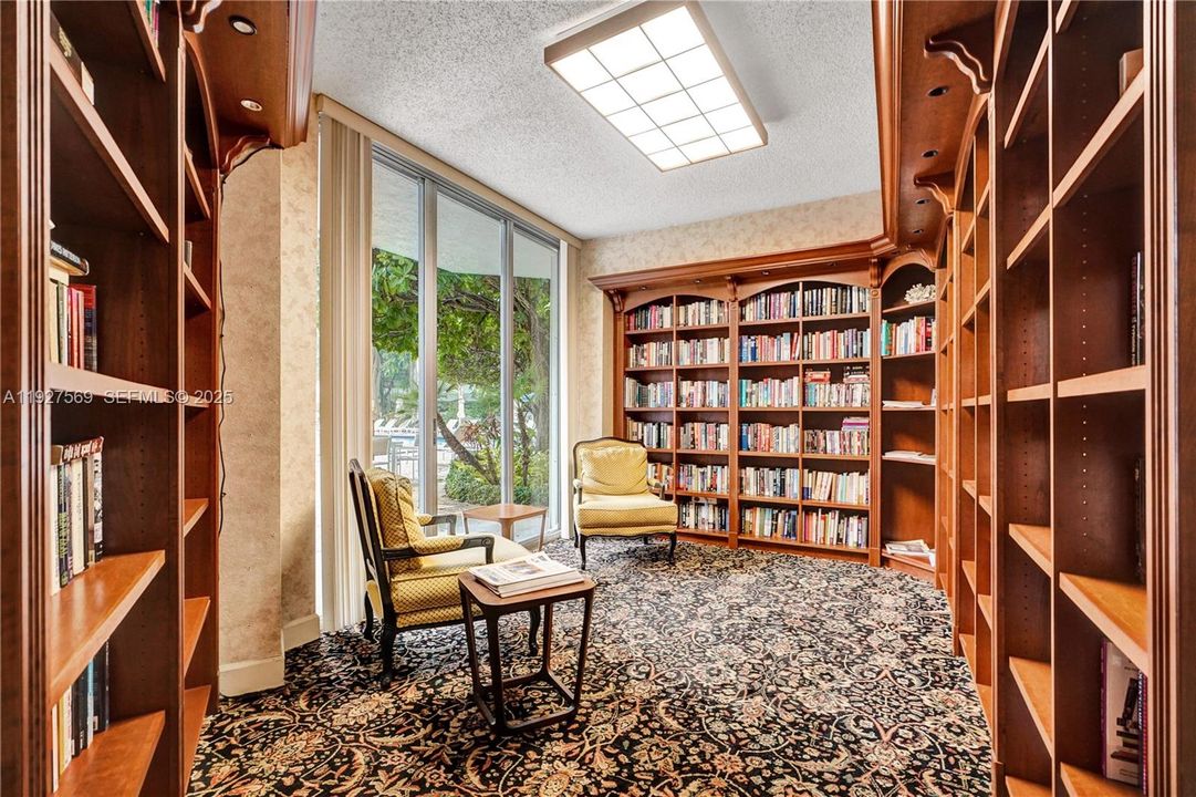 For Sale: $375,000 (2 beds, 2 baths, 1150 Square Feet)