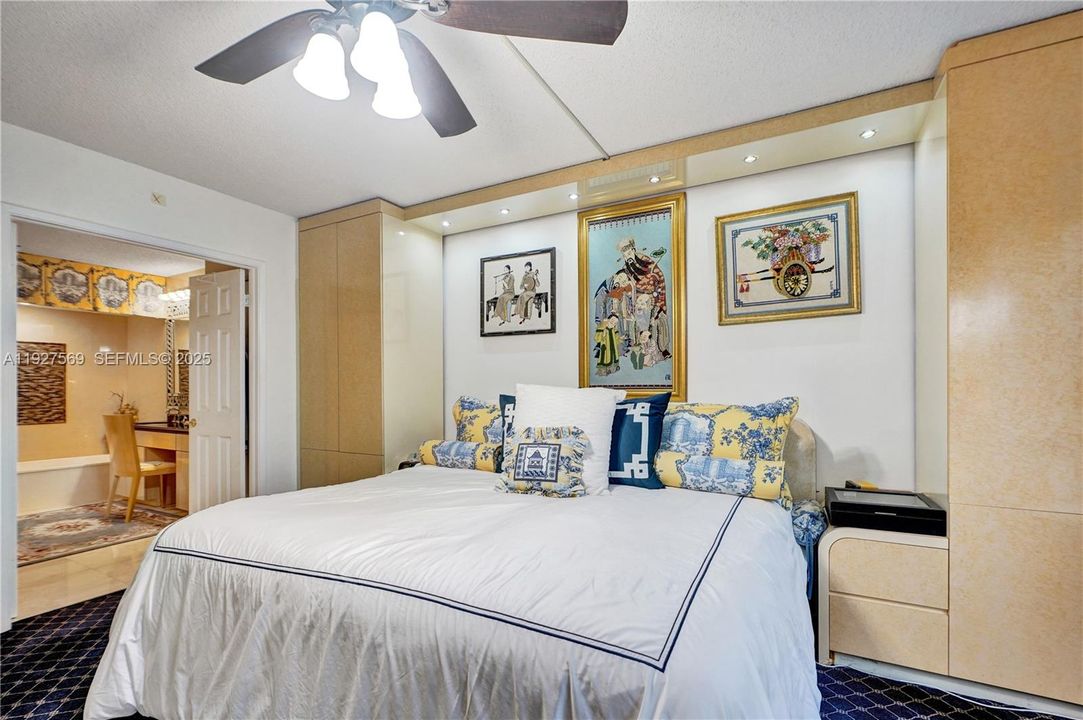 For Sale: $375,000 (2 beds, 2 baths, 1150 Square Feet)