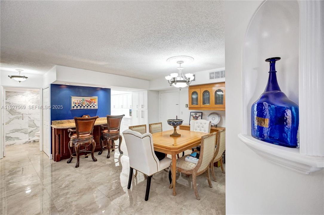 For Sale: $375,000 (2 beds, 2 baths, 1150 Square Feet)