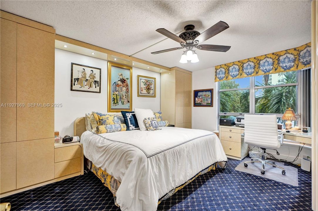 For Sale: $375,000 (2 beds, 2 baths, 1150 Square Feet)