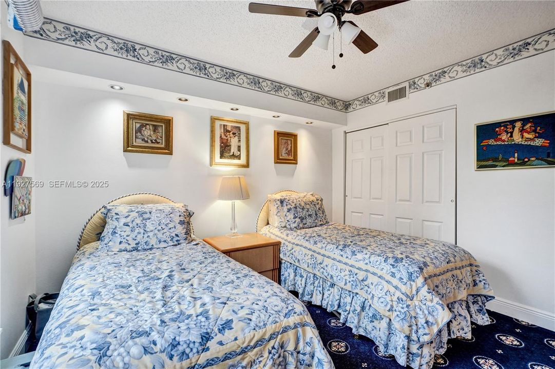 For Sale: $375,000 (2 beds, 2 baths, 1150 Square Feet)