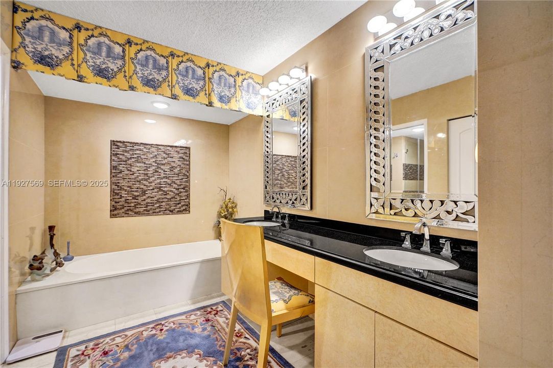 For Sale: $375,000 (2 beds, 2 baths, 1150 Square Feet)