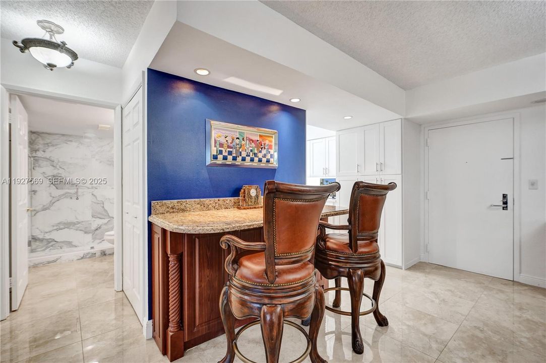 For Sale: $375,000 (2 beds, 2 baths, 1150 Square Feet)