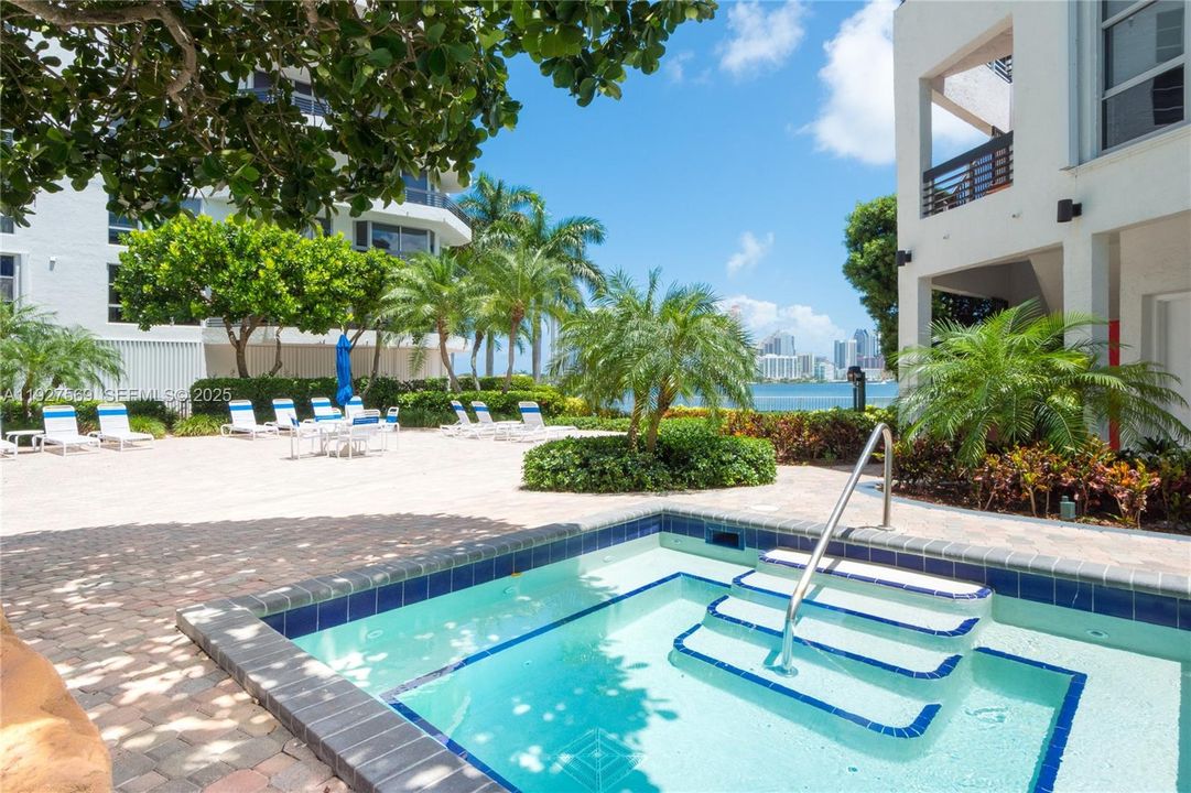 For Sale: $375,000 (2 beds, 2 baths, 1150 Square Feet)