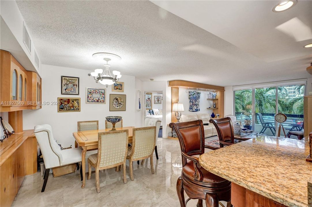 For Sale: $375,000 (2 beds, 2 baths, 1150 Square Feet)