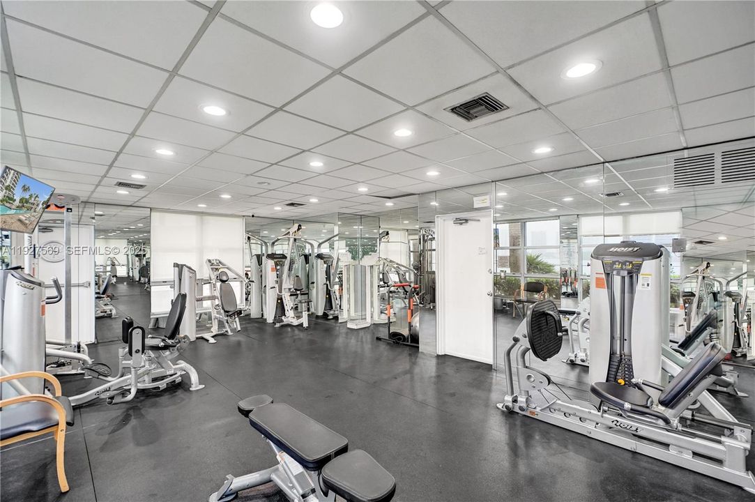 For Sale: $375,000 (2 beds, 2 baths, 1150 Square Feet)