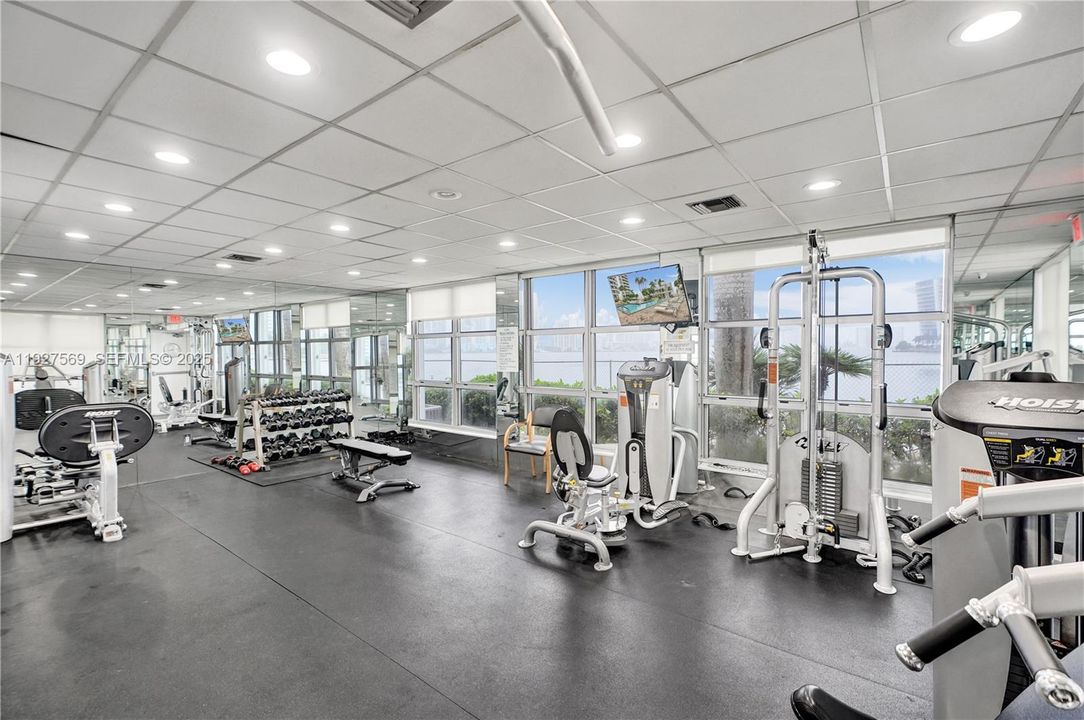 For Sale: $375,000 (2 beds, 2 baths, 1150 Square Feet)