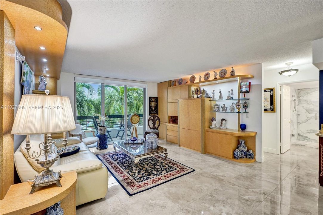 For Sale: $375,000 (2 beds, 2 baths, 1150 Square Feet)