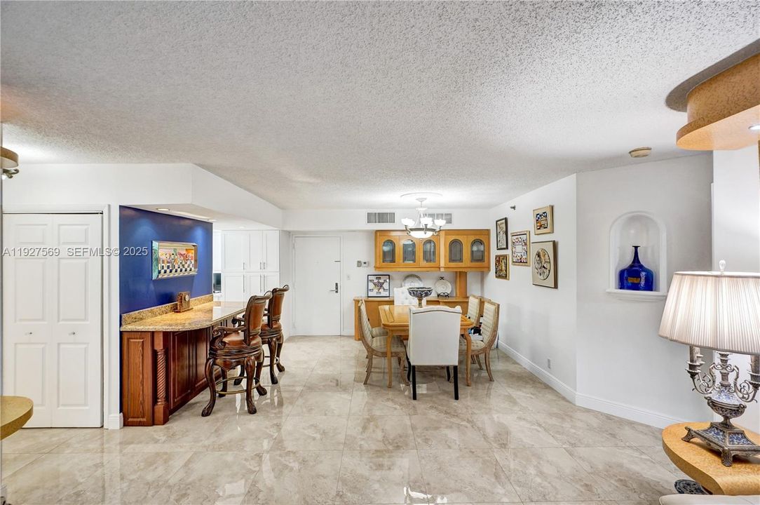 For Sale: $375,000 (2 beds, 2 baths, 1150 Square Feet)