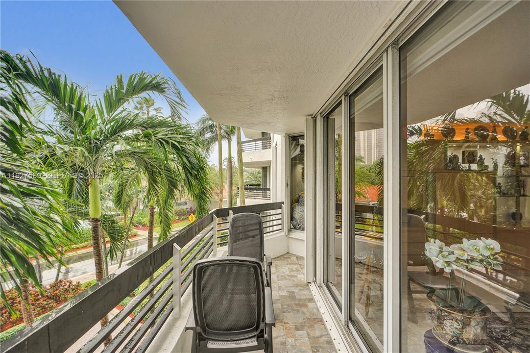 For Sale: $375,000 (2 beds, 2 baths, 1150 Square Feet)