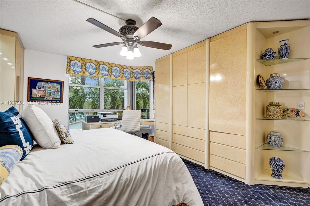 For Sale: $375,000 (2 beds, 2 baths, 1150 Square Feet)
