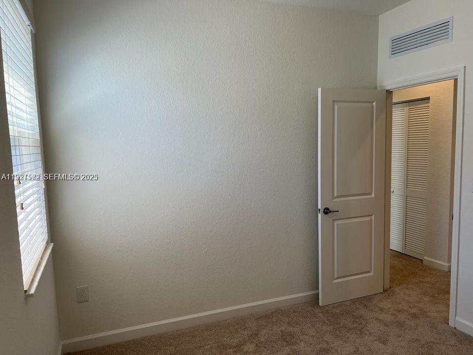 В аренду: $3,850 (4 спален, 2 ванн, 1983 Квадратных фут)