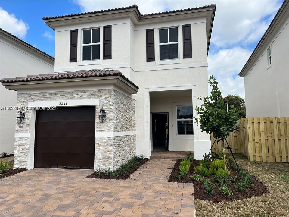 В аренду: $3,850 (4 спален, 2 ванн, 1983 Квадратных фут)