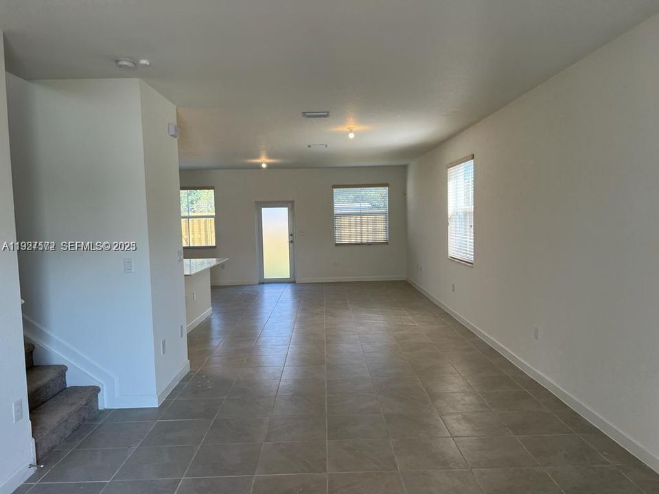 В аренду: $3,850 (4 спален, 2 ванн, 1983 Квадратных фут)