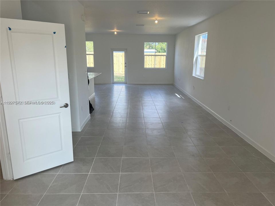 В аренду: $3,850 (4 спален, 2 ванн, 1983 Квадратных фут)