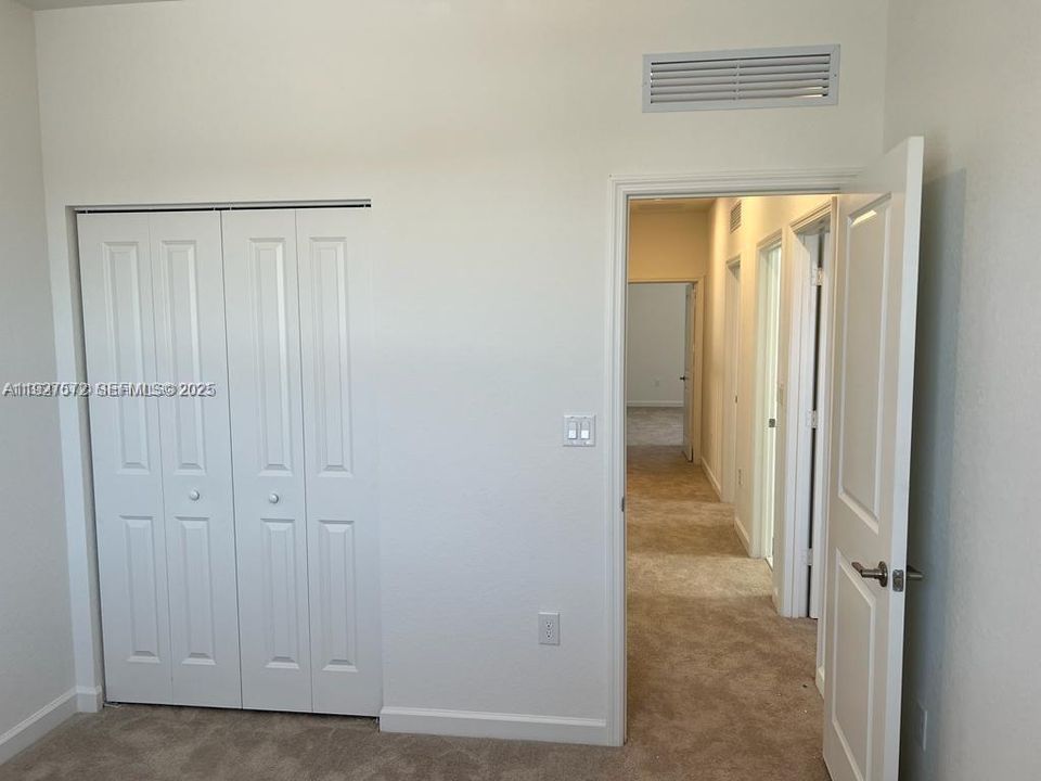 В аренду: $3,850 (4 спален, 2 ванн, 1983 Квадратных фут)