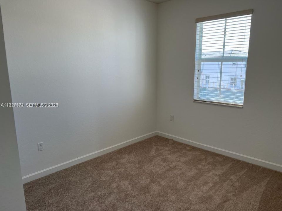 В аренду: $3,850 (4 спален, 2 ванн, 1983 Квадратных фут)