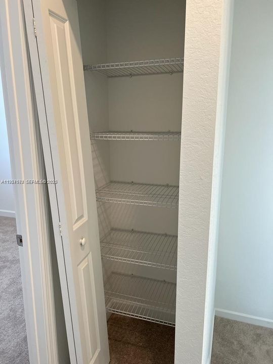 В аренду: $3,850 (4 спален, 2 ванн, 1983 Квадратных фут)