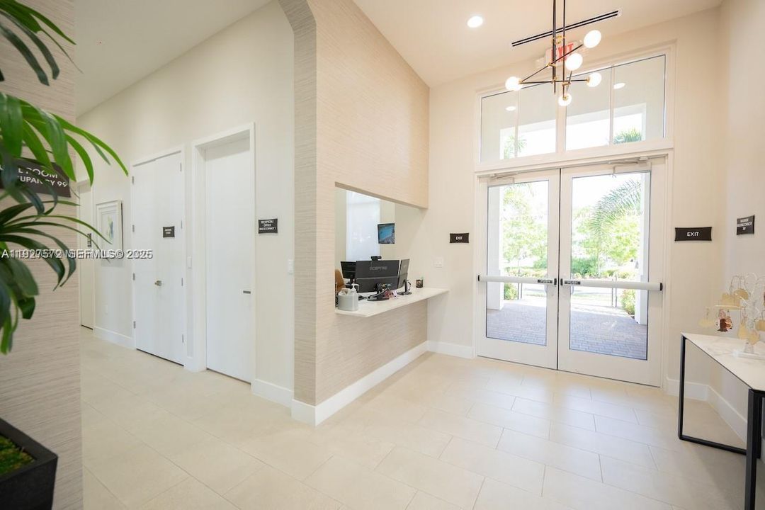 В аренду: $3,850 (4 спален, 2 ванн, 1983 Квадратных фут)