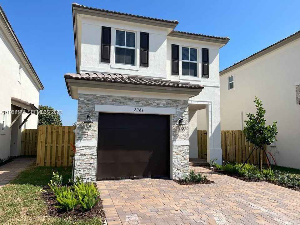 В аренду: $3,850 (4 спален, 2 ванн, 1983 Квадратных фут)