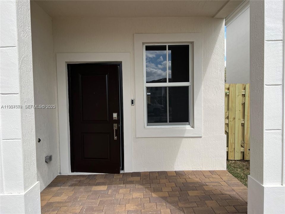 В аренду: $3,850 (4 спален, 2 ванн, 1983 Квадратных фут)