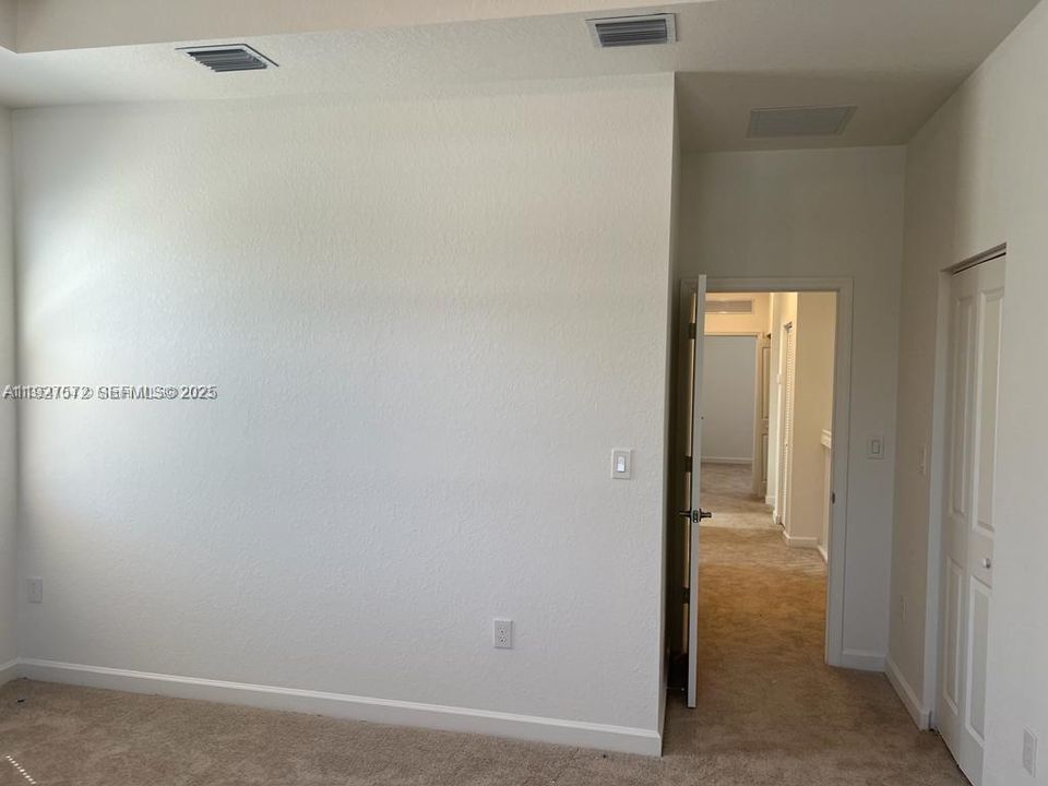 В аренду: $3,850 (4 спален, 2 ванн, 1983 Квадратных фут)