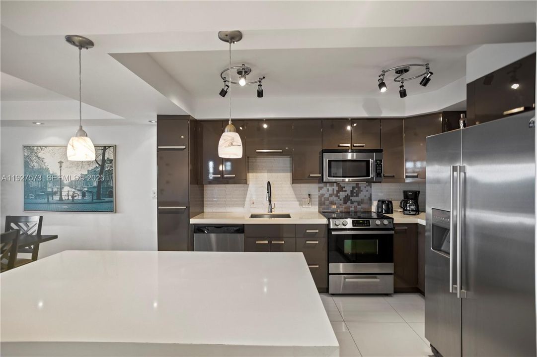 For Sale: $379,900 (3 beds, 2 baths, 1390 Square Feet)