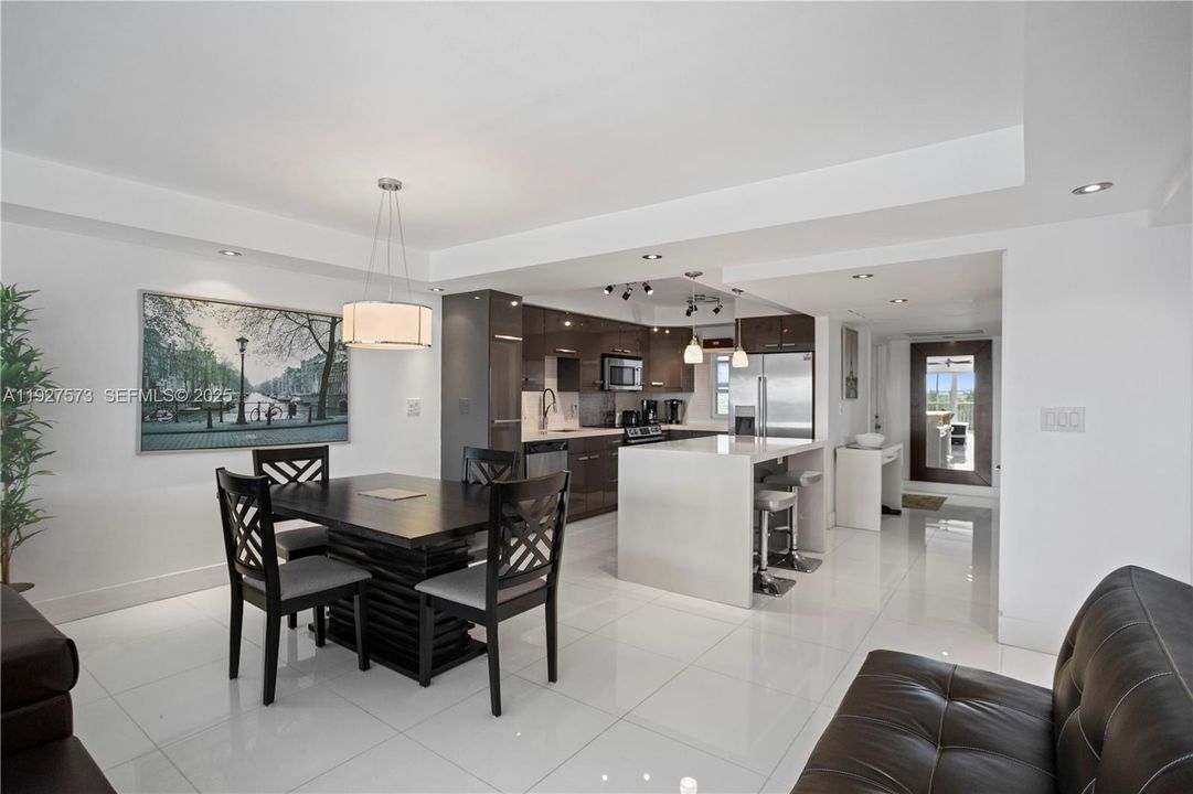 For Sale: $379,900 (3 beds, 2 baths, 1390 Square Feet)