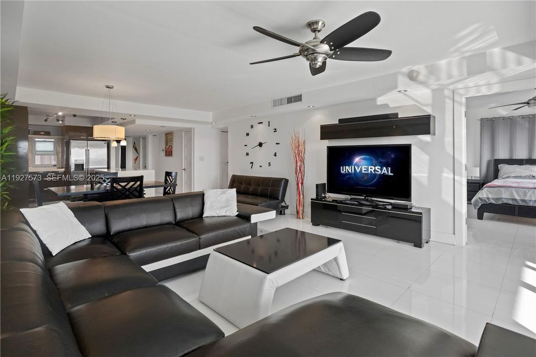 For Sale: $379,900 (3 beds, 2 baths, 1390 Square Feet)