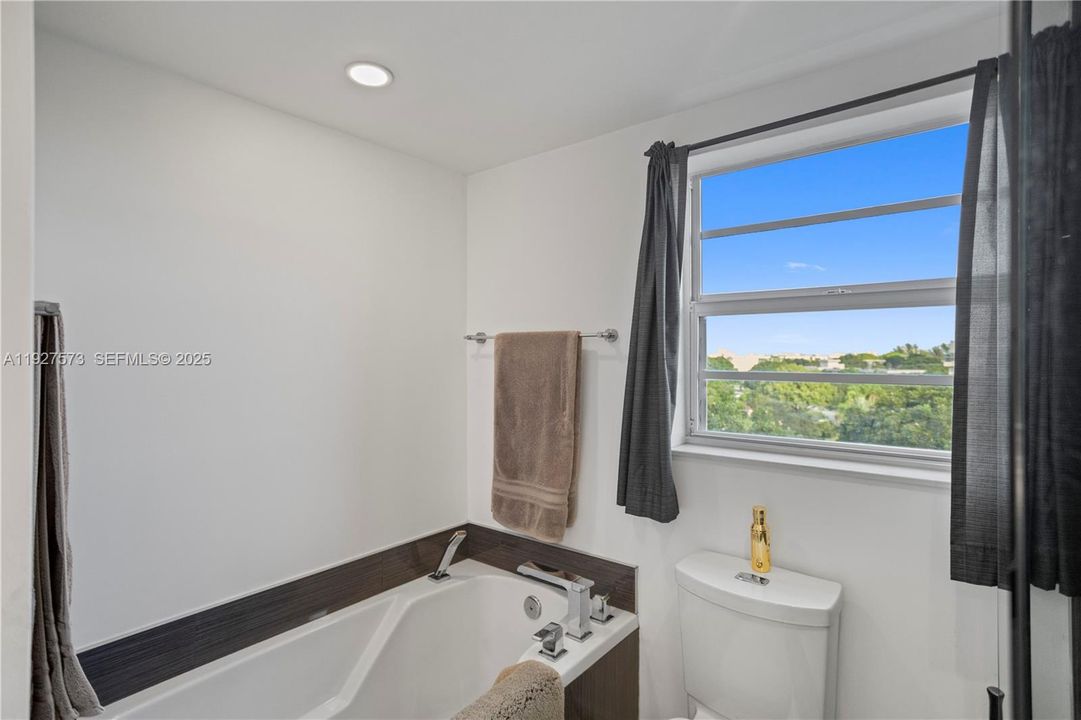 For Sale: $379,900 (3 beds, 2 baths, 1390 Square Feet)