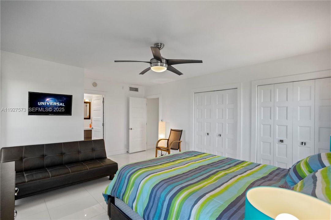 For Sale: $379,900 (3 beds, 2 baths, 1390 Square Feet)