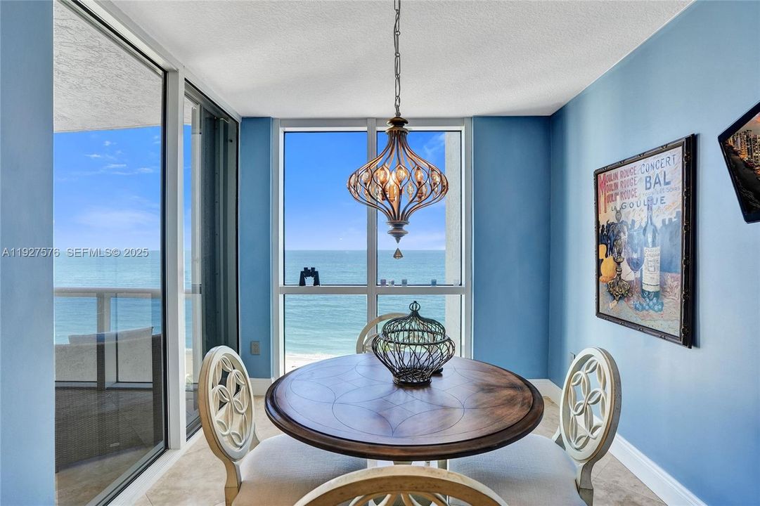 Activo con contrato: $1,875,000 (3 camas, 4 baños, 2823 Pies cuadrados)