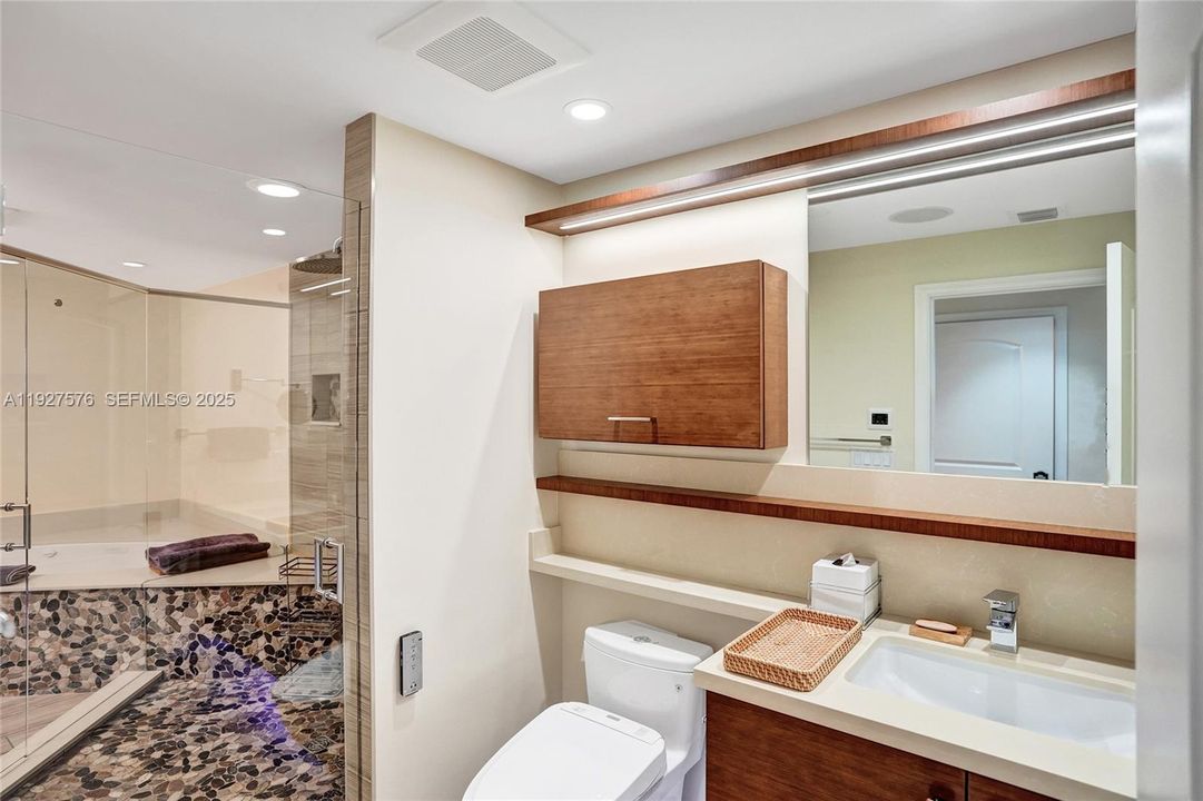 Activo con contrato: $1,875,000 (3 camas, 4 baños, 2823 Pies cuadrados)