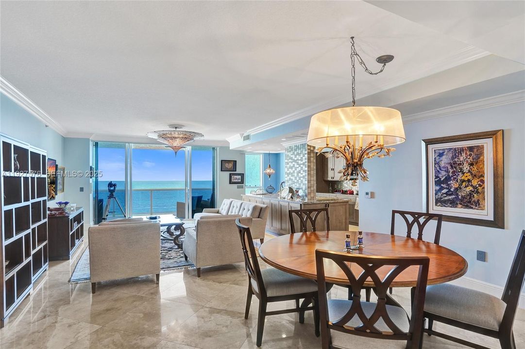 Activo con contrato: $1,875,000 (3 camas, 4 baños, 2823 Pies cuadrados)