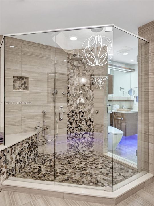 Activo con contrato: $1,875,000 (3 camas, 4 baños, 2823 Pies cuadrados)