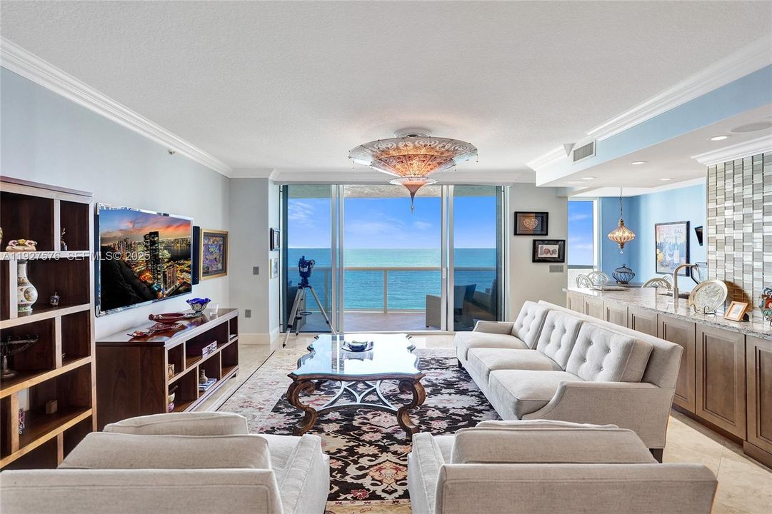 Activo con contrato: $1,875,000 (3 camas, 4 baños, 2823 Pies cuadrados)