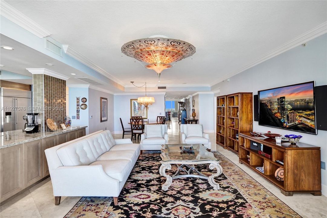 Activo con contrato: $1,875,000 (3 camas, 4 baños, 2823 Pies cuadrados)