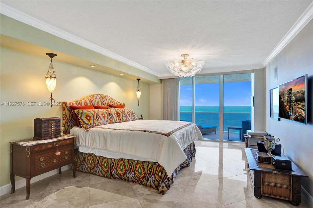 Activo con contrato: $1,875,000 (3 camas, 4 baños, 2823 Pies cuadrados)